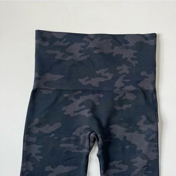 SPANX Black Camo Bike Short XS - Picture 4 of 6